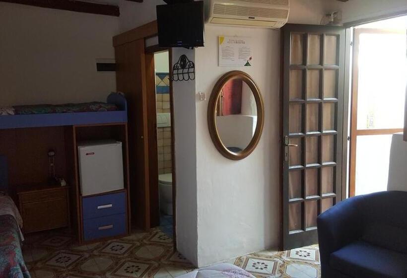 חדר סטנדרט לשלושה עם נוף לגינה, Aquilone Residence