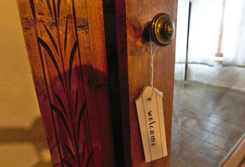 غرفة قياسية, La Girandola