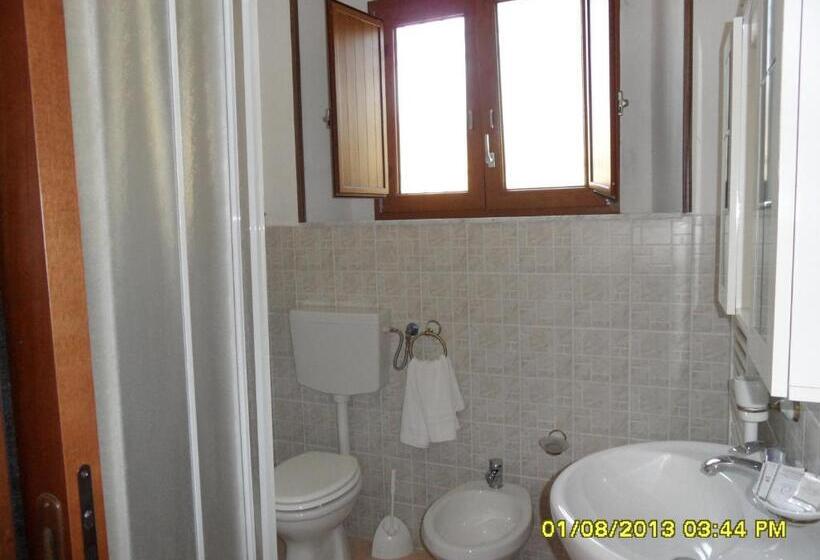 غرفة قياسية ثلاثية مطلة علي الحديقة, Bed & Breakfast Garrupa