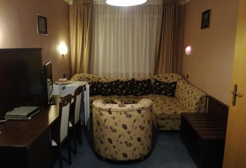 جناح, Garni Hotel Anne Mary