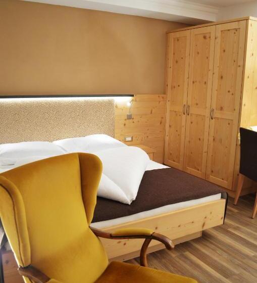 Comfort room with mountain view, Karin