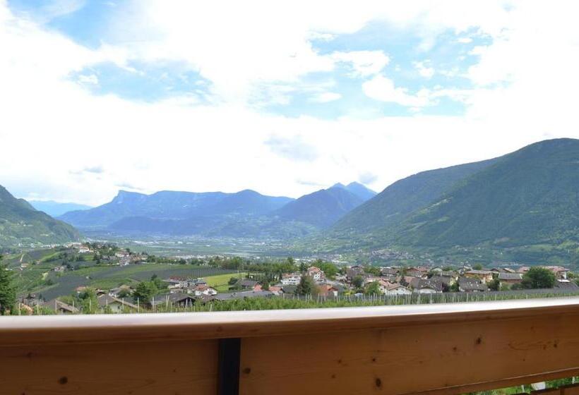 דירת חדר, Karin