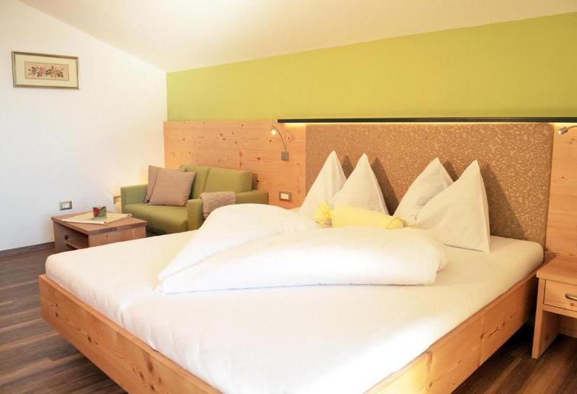 Comfort room with mountain view, Karin