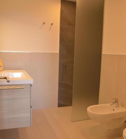 דירת חדר, Karin