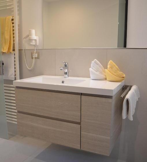 1ベッドルームアパートメント, Karin