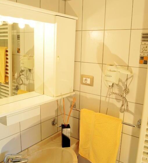 Номер Стандарт, Karin