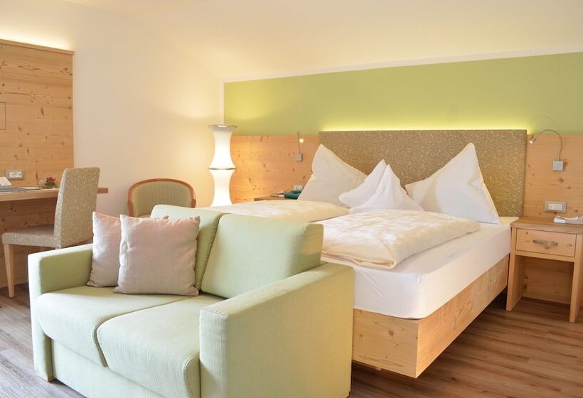 Comfort room with mountain view, Karin