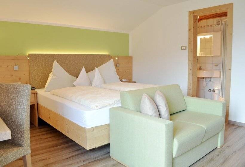 Comfort room with mountain view, Karin