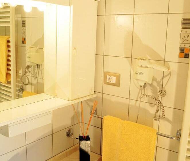 Comfort room with mountain view, Karin