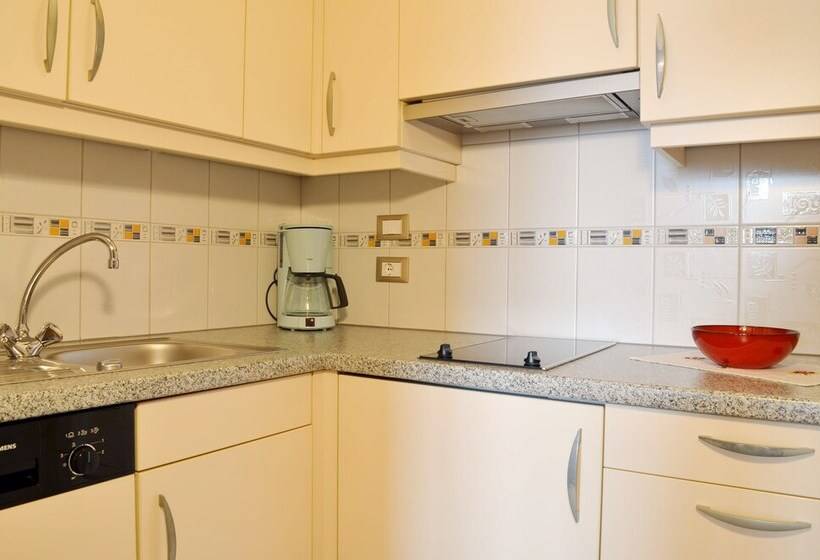 Апартаменты 1 Спальня, Karin