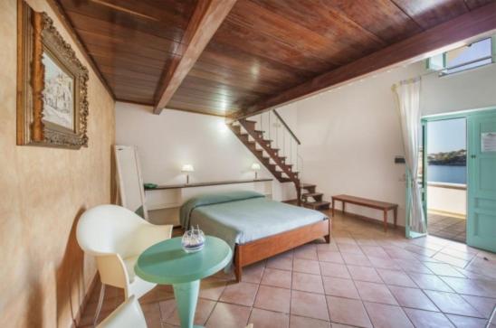 标准间, La Corricella