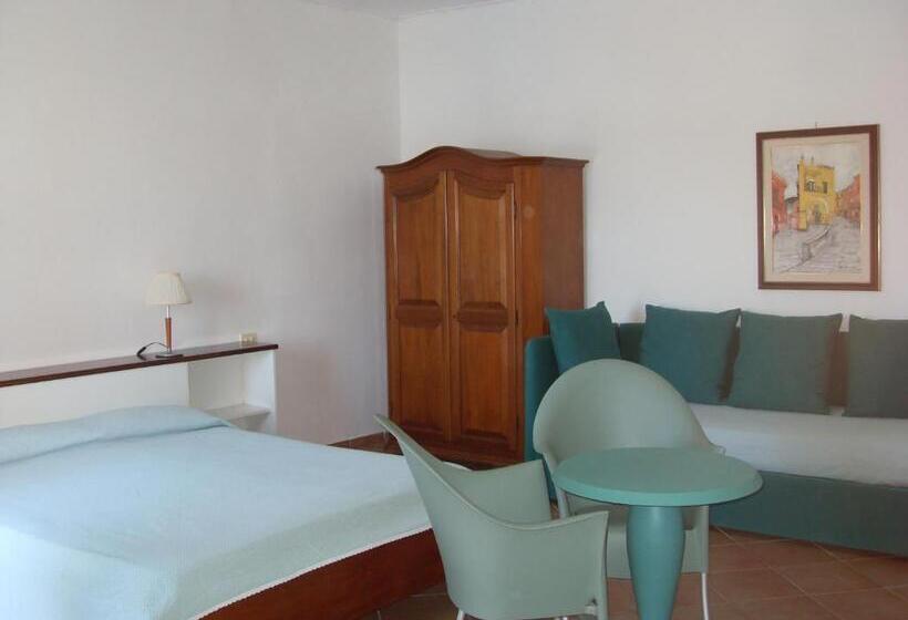 标准三人间, La Corricella