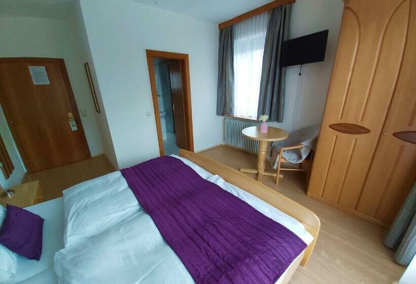 غرفة قياسية مزوَّدة بشُرفة, B&b Pension Karlsdorfer Hof