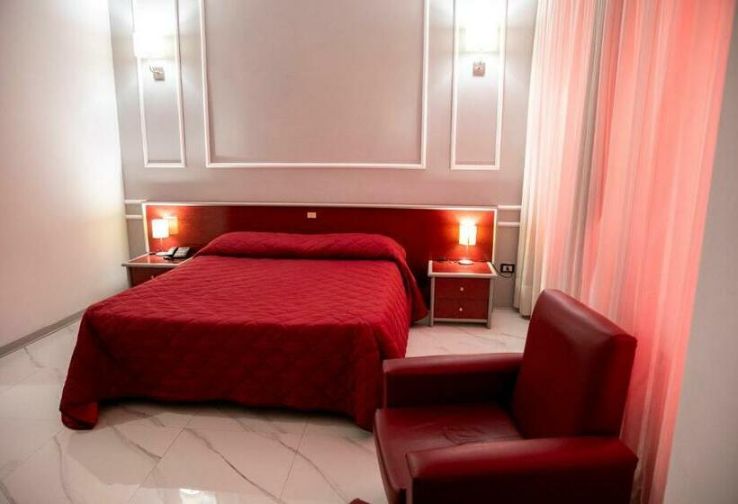 חדר דלוקס, Sica