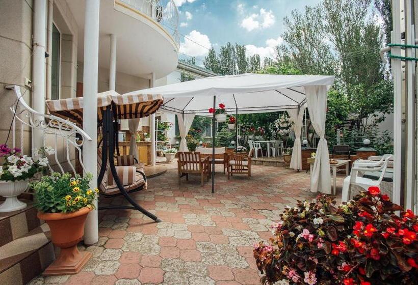 اتاق راحتی سه تخته, Vilari Odessa
