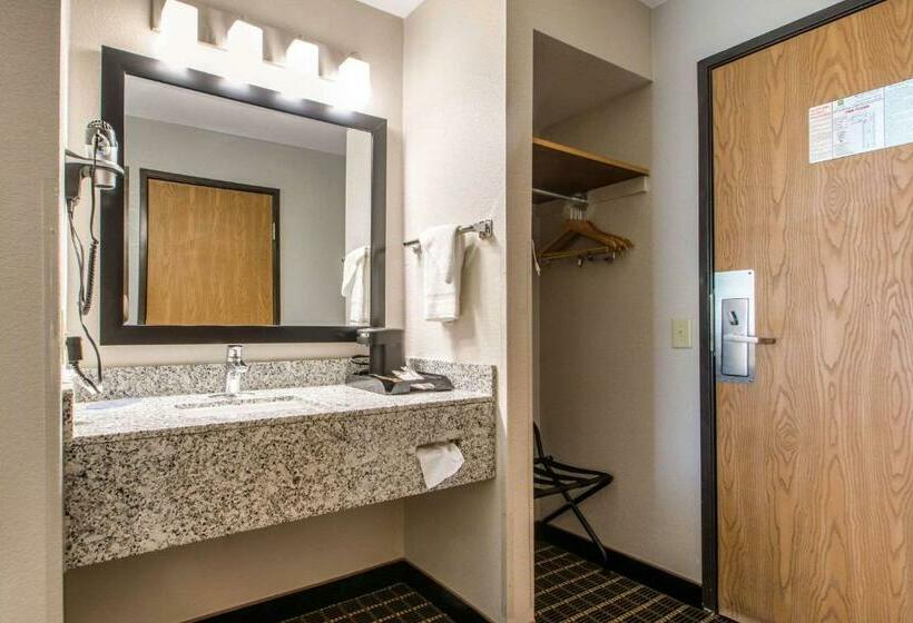 带大床的标准间, Quality Inn Madison West Near University Area