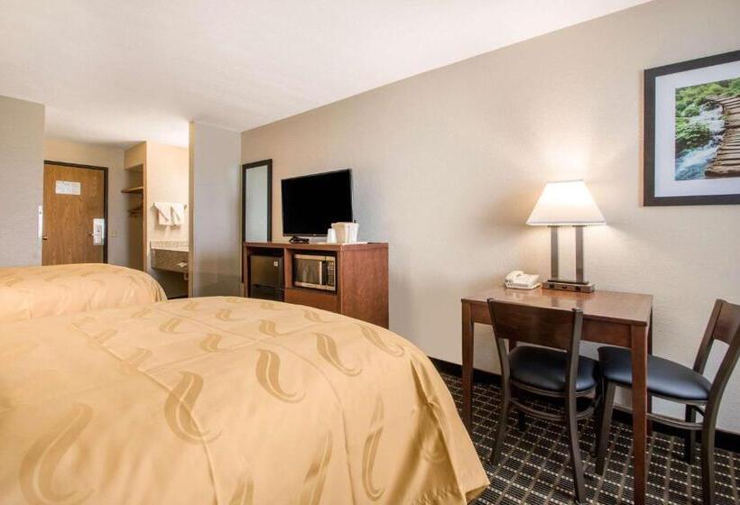 带2个双人床的标准工作室, Quality Inn Madison West Near University Area