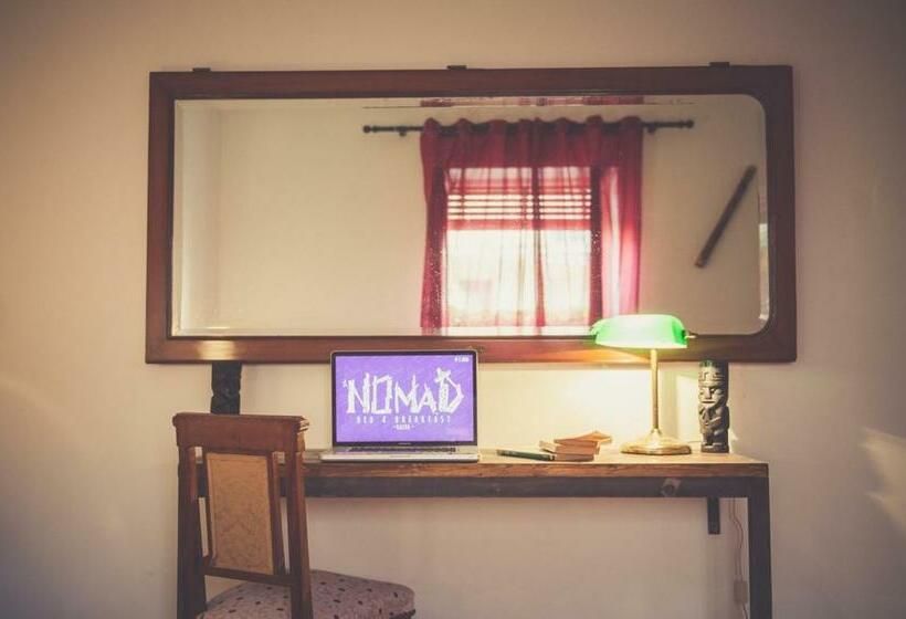 标准间, Nomad B&b