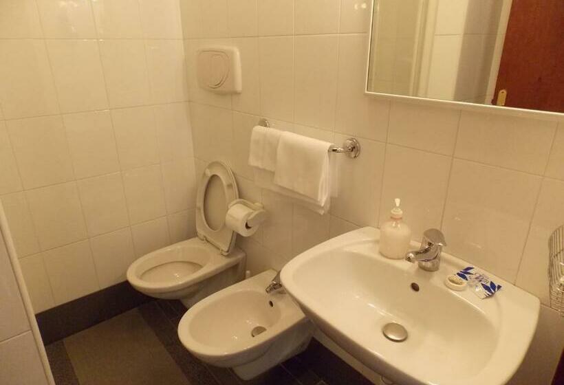 标准间, Albergo Roma