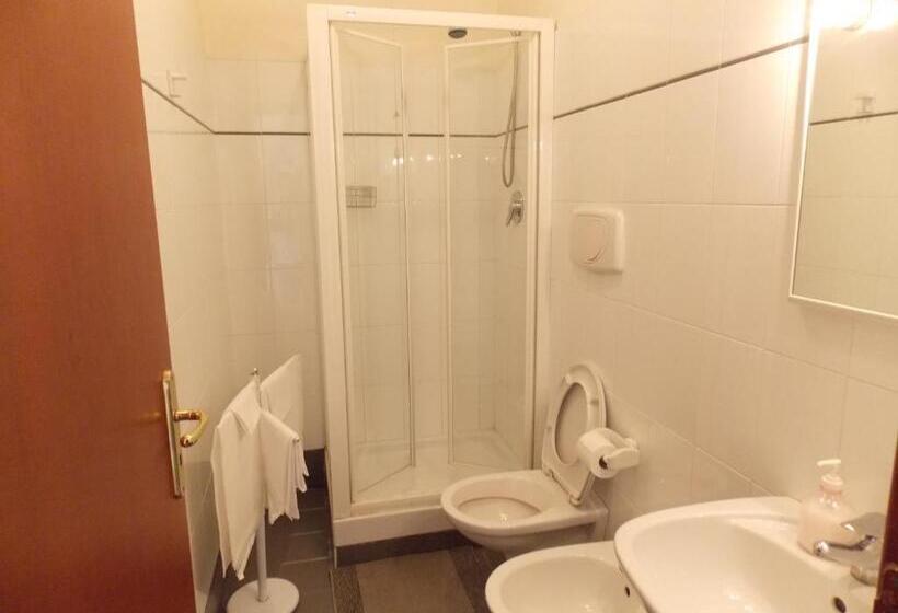 标准三人间, Albergo Roma