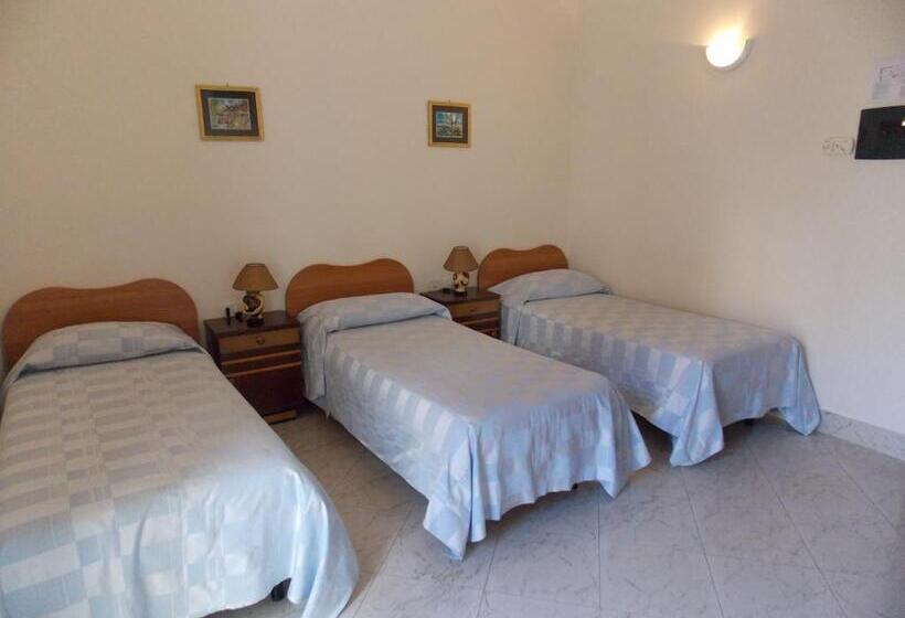 标准三人间, Albergo Roma