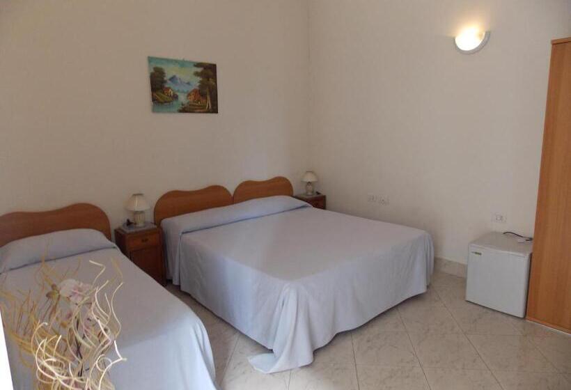 标准三人间, Albergo Roma