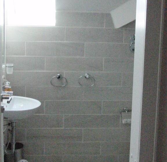 ルームシェアのワンベッド, Guesthouse Herriot