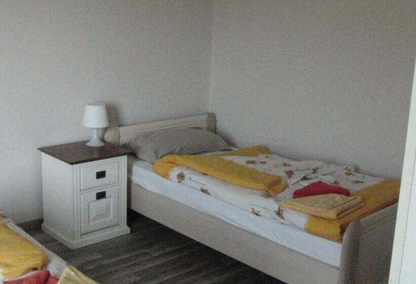 ルームシェアのワンベッド, Guesthouse Herriot