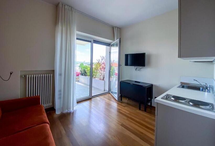 1 Bedroom Apartment Lake View, Giardino Segreto