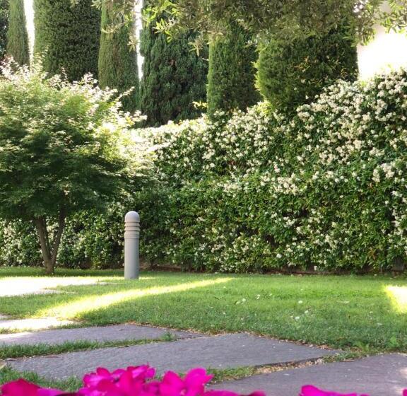 1 Bedroom Apartment Lake View, Giardino Segreto