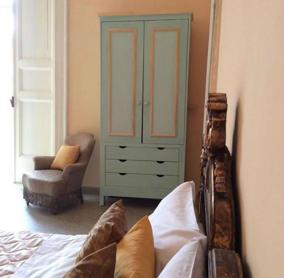 اتاق لوکس, Napoli Retro