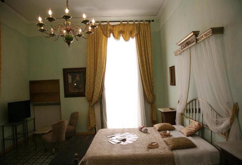 اتاق لوکس با چشم‌انداز شهر, Napoli Retro