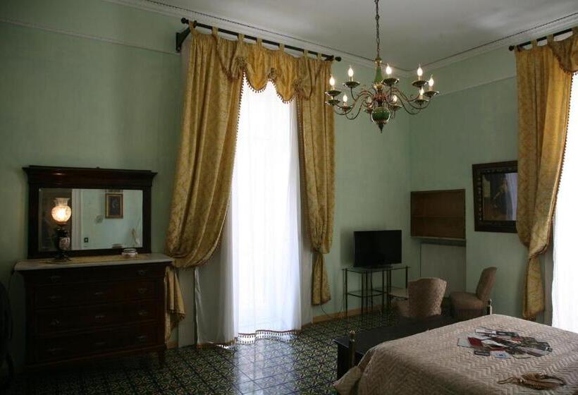 اتاق لوکس با چشم‌انداز شهر, Napoli Retro