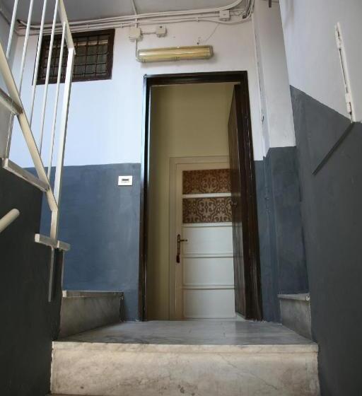 اتاق استاندارد با سرویس بهداشتی مشترک, Napoli Retro