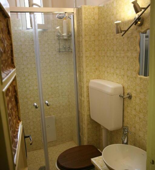 اتاق استاندارد با سرویس بهداشتی مشترک, Napoli Retro