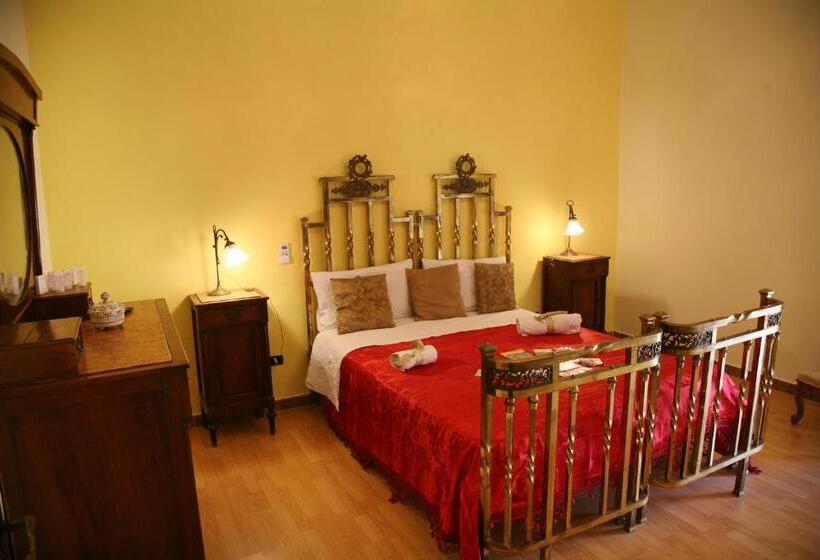 اتاق استاندارد با سرویس بهداشتی مشترک, Napoli Retro