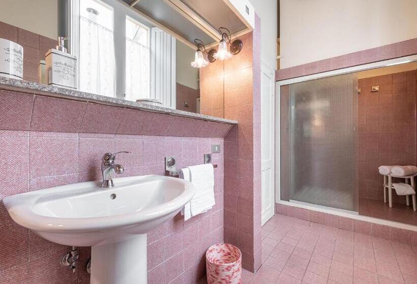اتاق استاندارد چهار تخته, Palazzo Santa Caterina