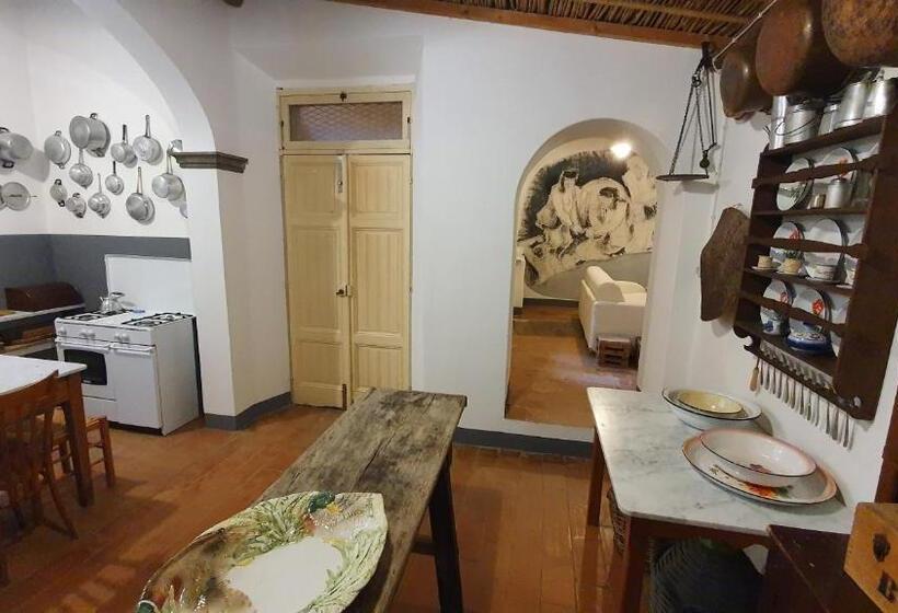 דירת חדר, Palazzo Santa Caterina