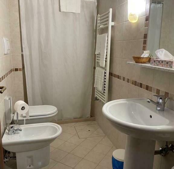 חדר דלוקס יחיד, Ab Baretta