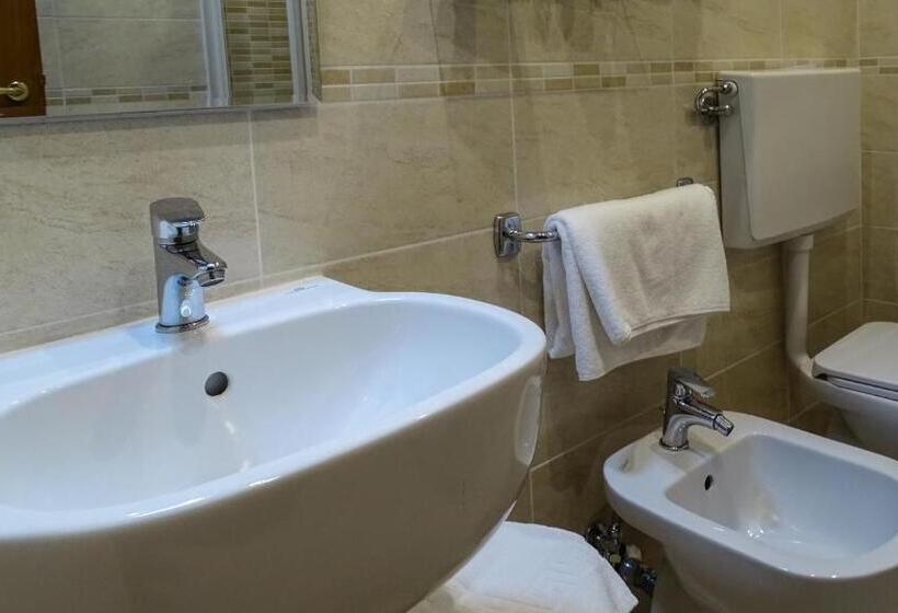 חדר קלאסי לארבעה, Boccaccio Free Parking