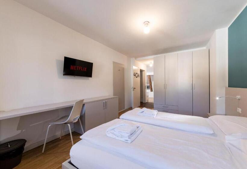 استودیوی استاندارد, Stay Cooper L Capitol Rooms