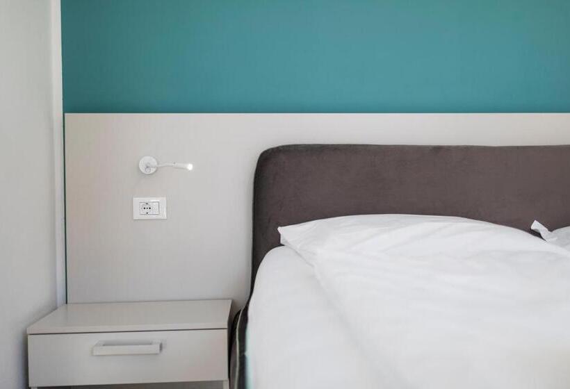 اتاق لوکس با بالکن, Stay Cooper L Capitol Rooms