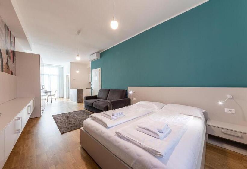 استودیوی استاندارد, Stay Cooper L Capitol Rooms