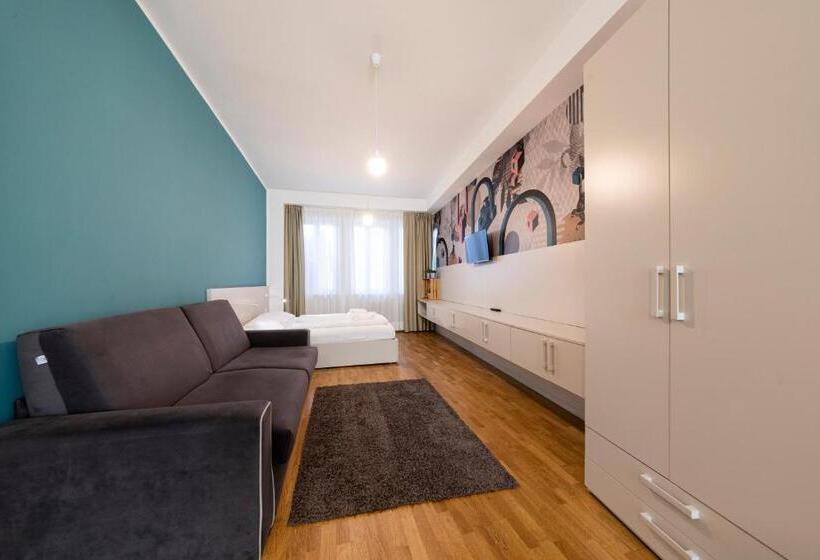 استودیوی استاندارد, Stay Cooper L Capitol Rooms