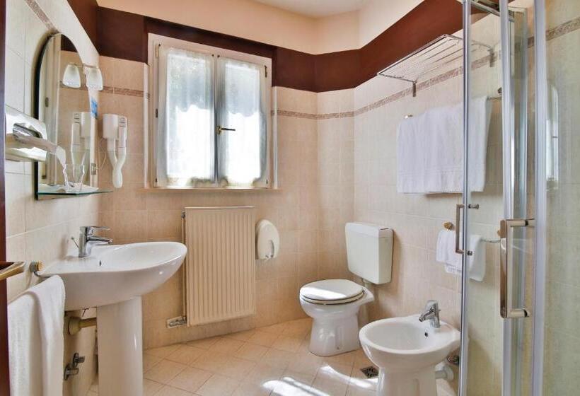 带河湖景观的轻年套房, Castello S. Antonio