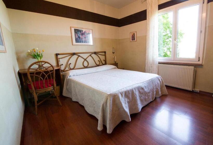 带河湖景观的轻年套房, Castello S. Antonio