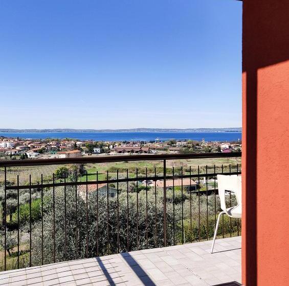 Superior room with lake view, Castello S. Antonio