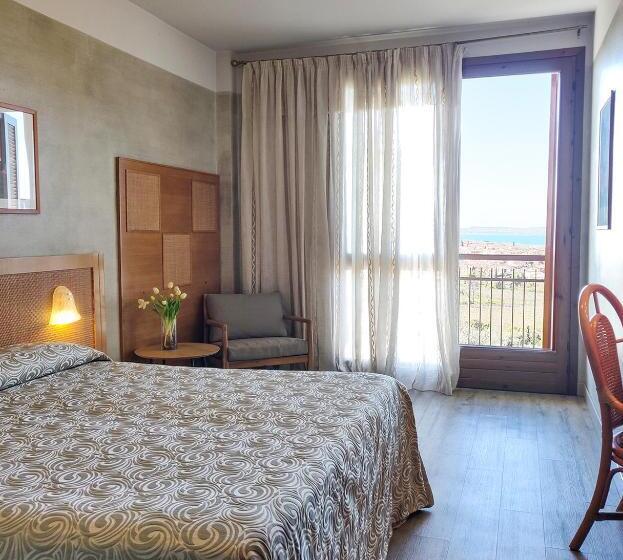 Superior room with lake view, Castello S. Antonio