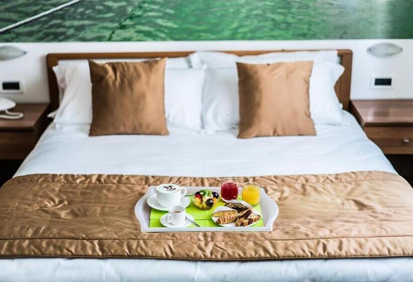 スタンダードルーム, Tre Rose