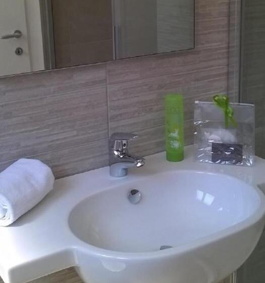 スタンダードルーム, Tre Rose